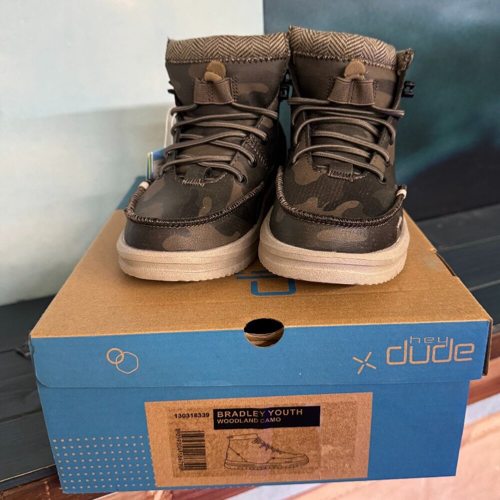 NWT YOUTH BRADLEY - WOODLAND CAMO